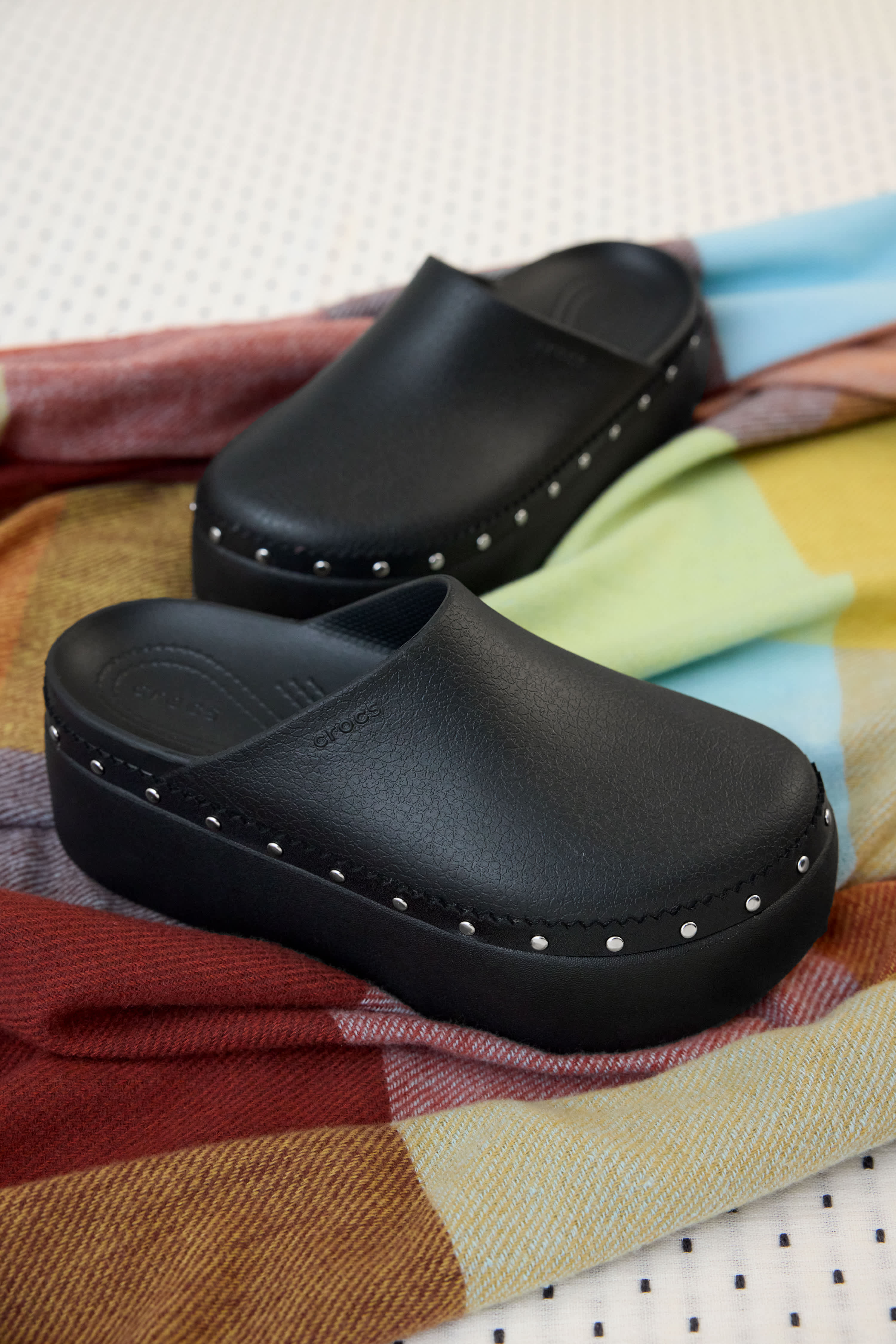 CROCS-WOMENS DYLAN PLATFORM CLOG-BLACK & BLACK
