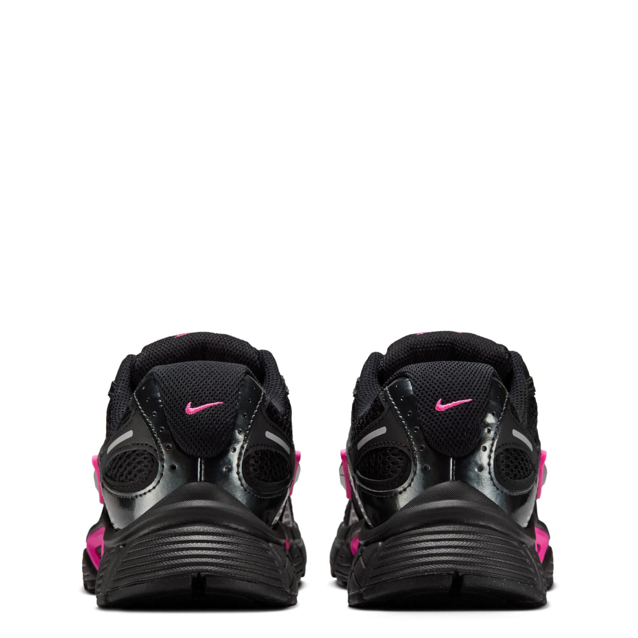 NIKE WOMENS V5 RNR SNEAKER - BLACK