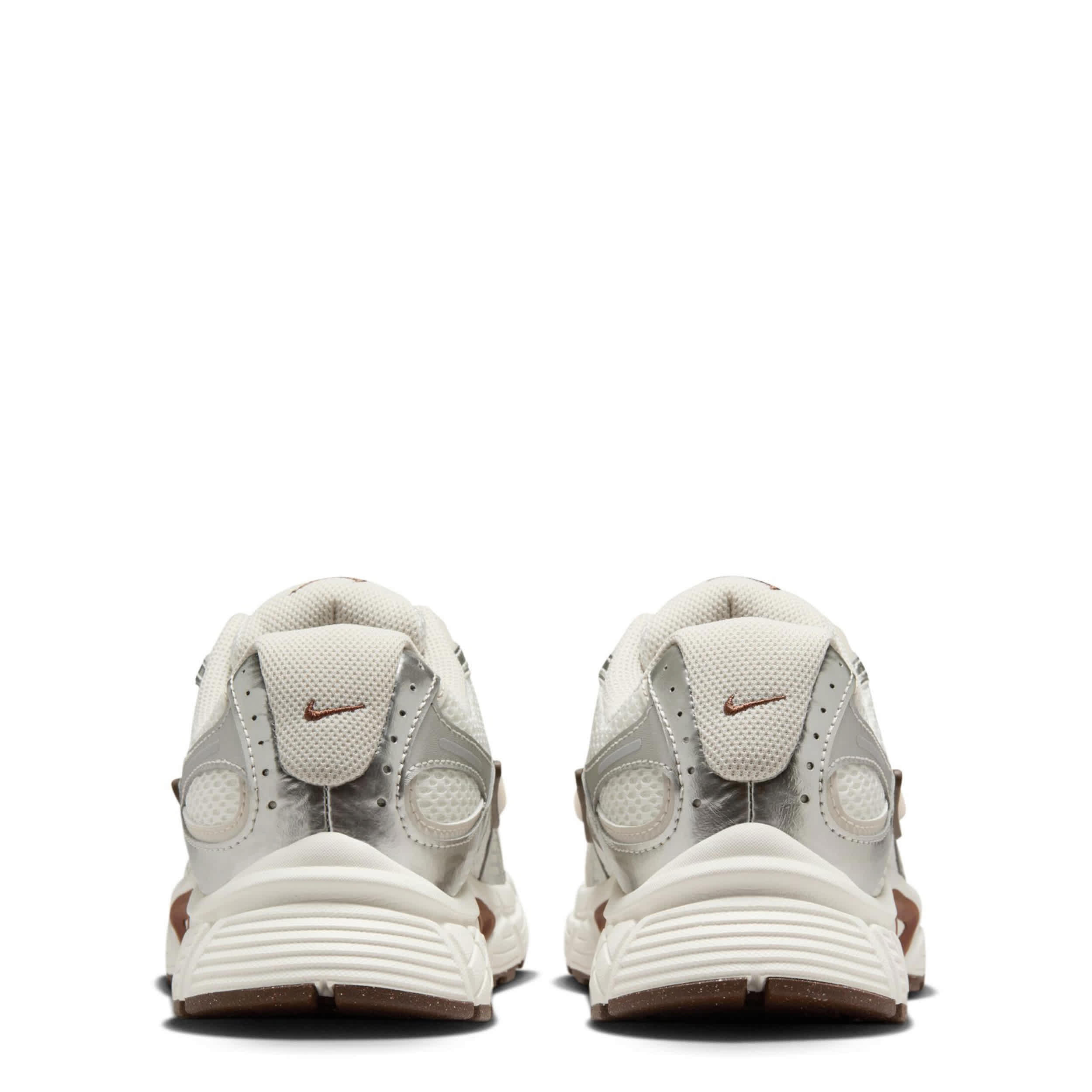 NIKE WOMENS V5 RNR SNEAKER - OFF WHITE