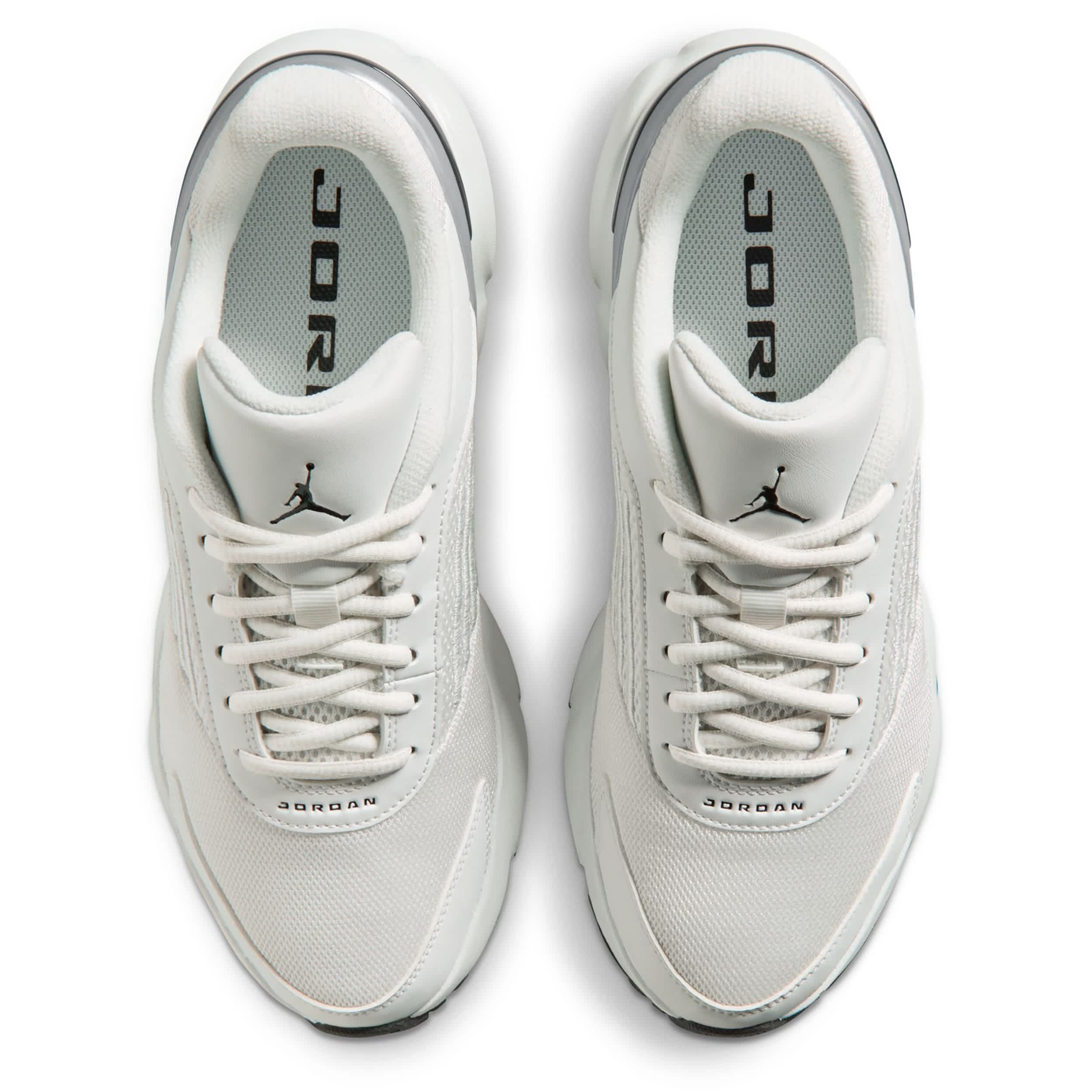 JORDAN-WOMENS TRUNNER FLOW SNEAKER-WHITE & SILVER