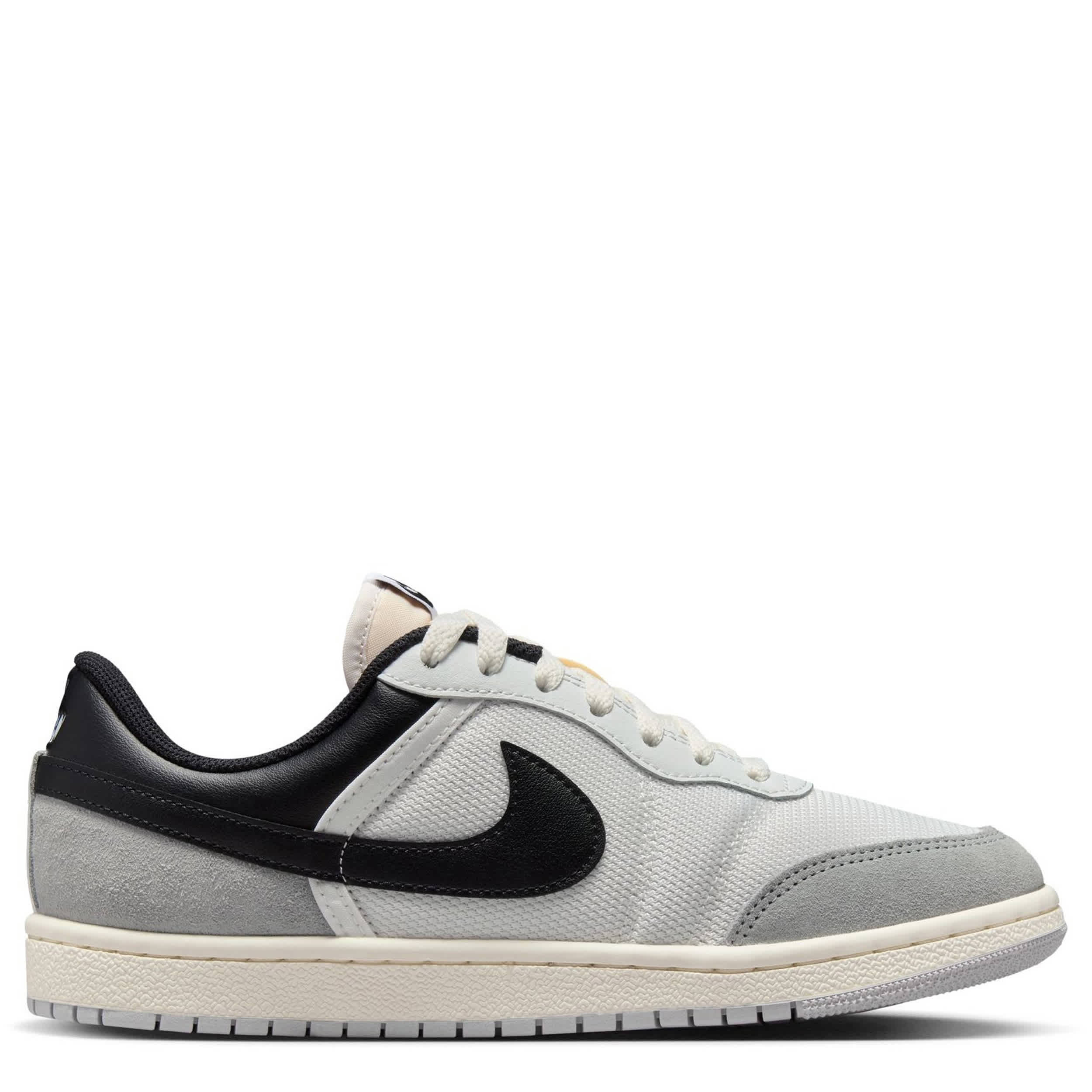 JORDAN-WOMENS SKYLINE LOW SNEAKER-WHITE & BLACK