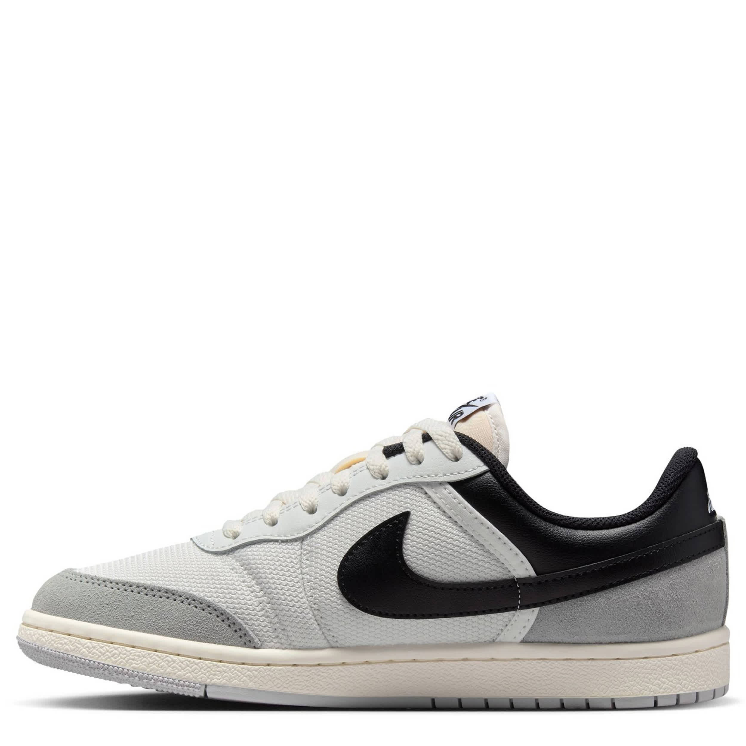JORDAN-WOMENS SKYLINE LOW SNEAKER-WHITE & BLACK