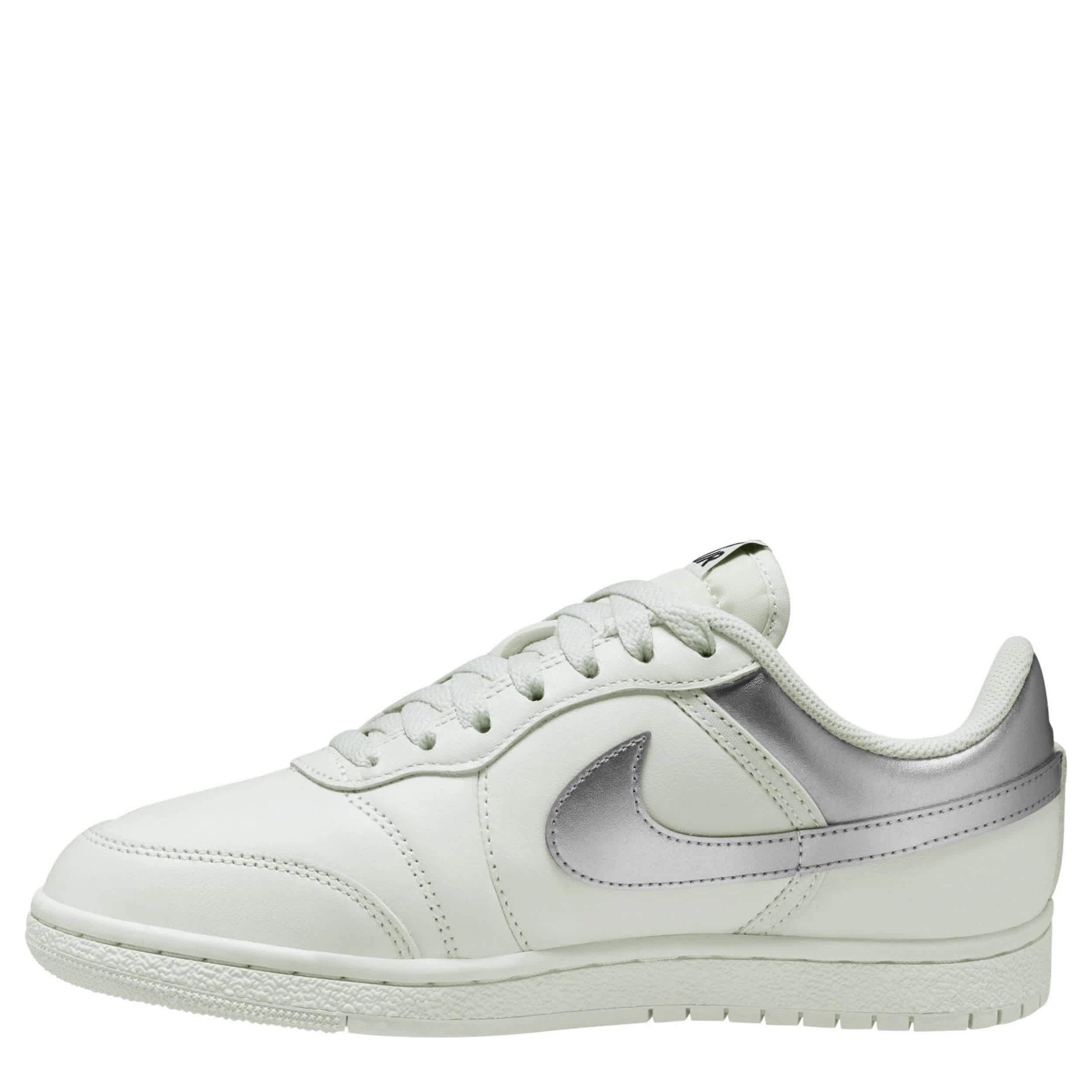 JORDAN-WOMENS SKYLINE LOW SNEAKER-WHITE & SILVER