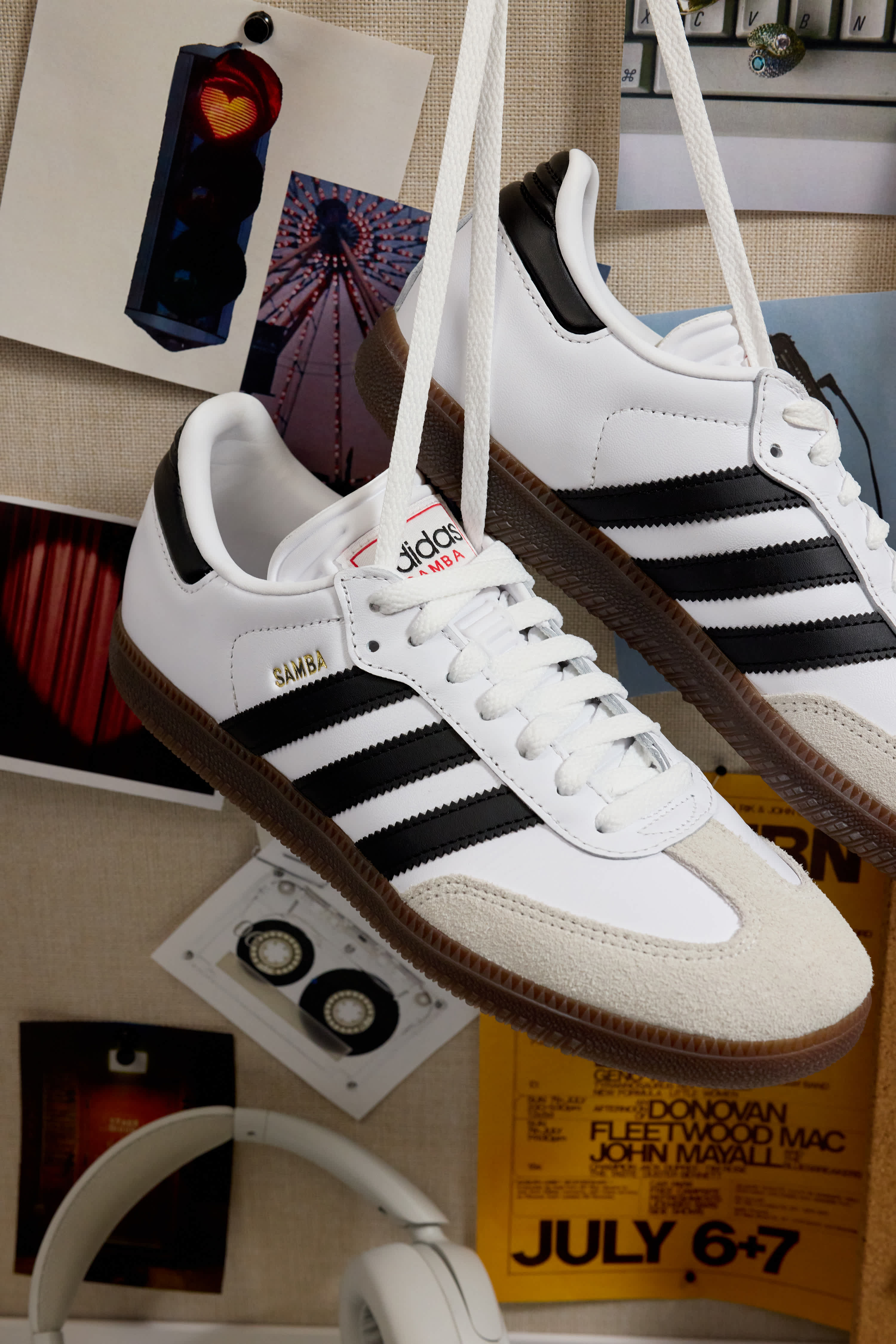 ADIDAS-UNISEX SAMBA INDOOR SOCCER SNEAKER-WHITE & BLACK
