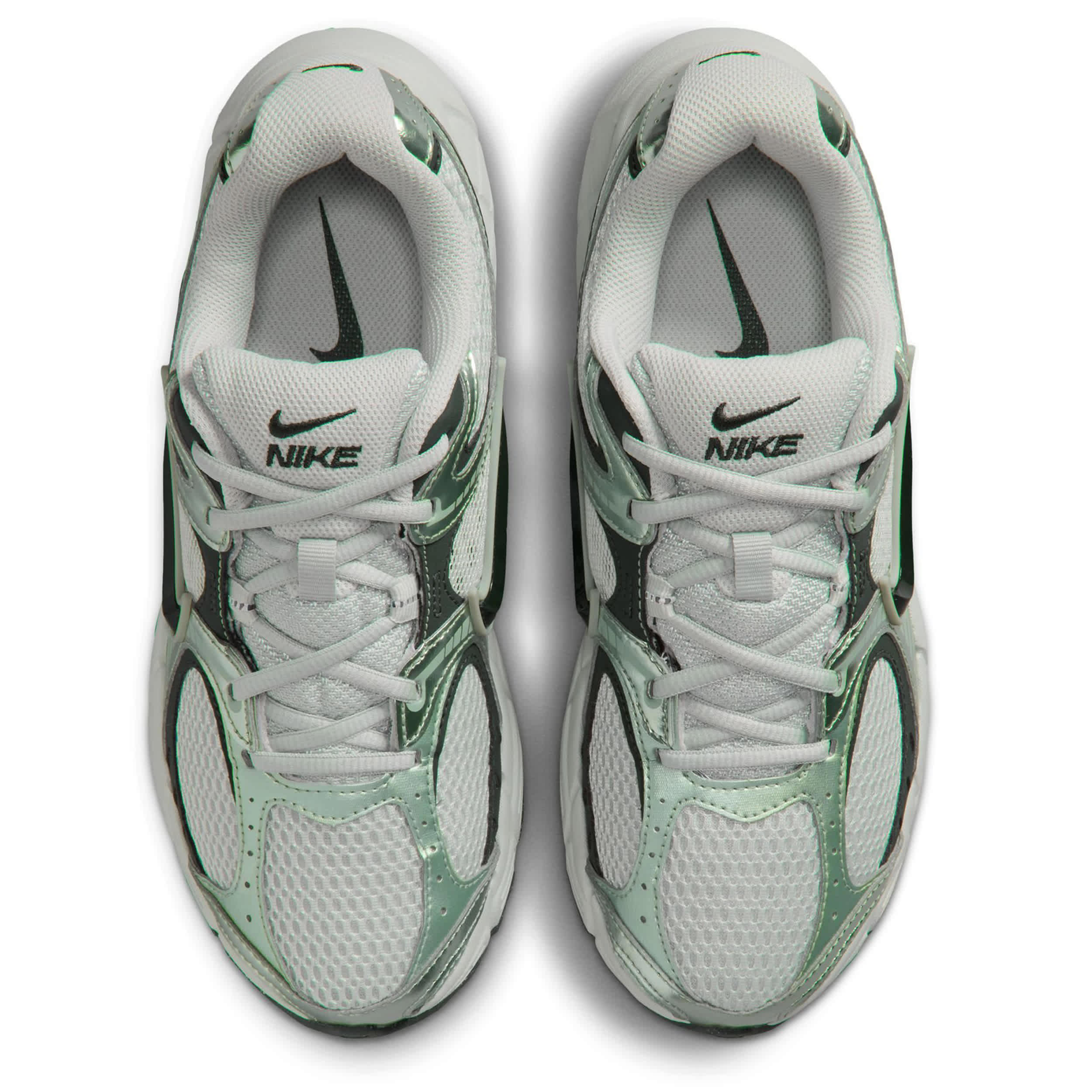 NIKE-WOMENS V5 RNR SNEAKER-PALE GREEN & WHITE
