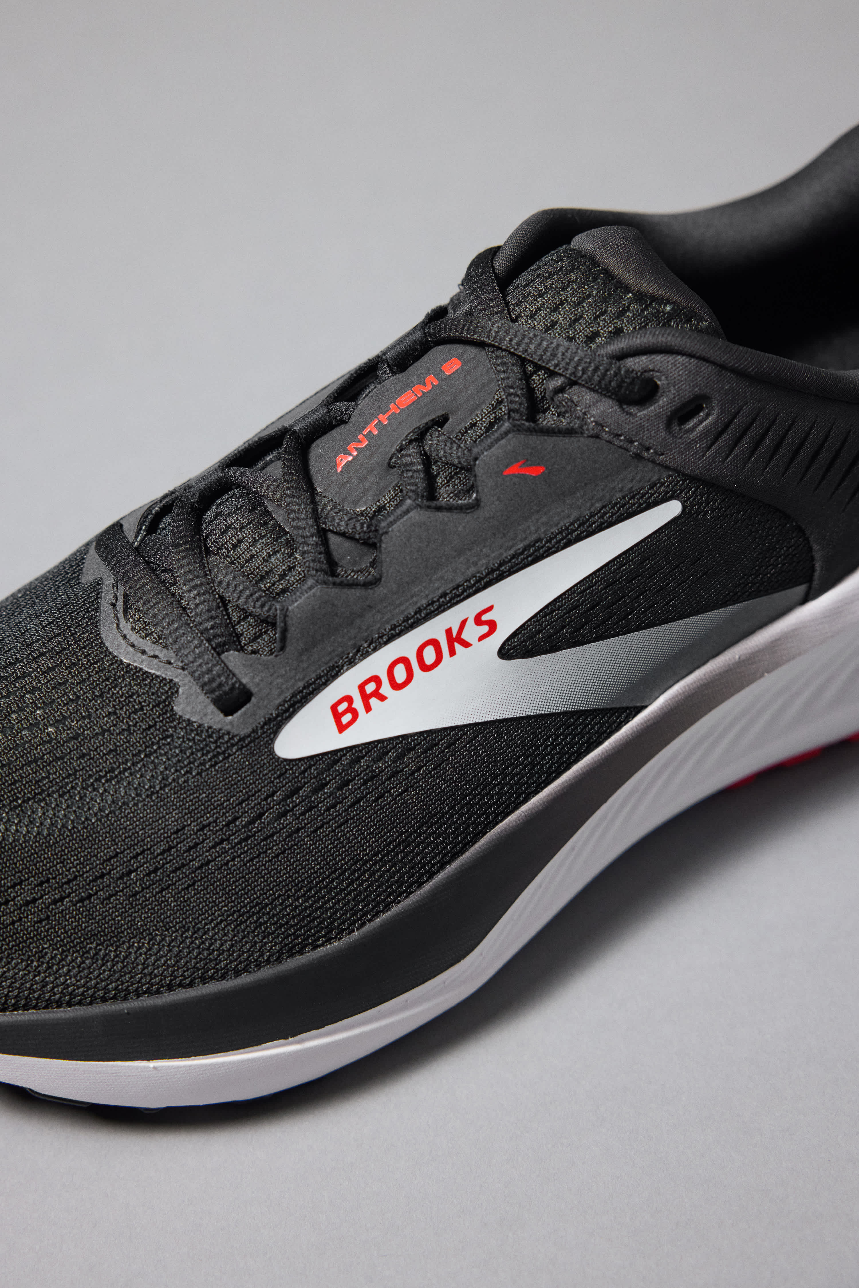 BROOKS-MENS ANTHEM 8 RUNNING SHOE-BLACK & RED