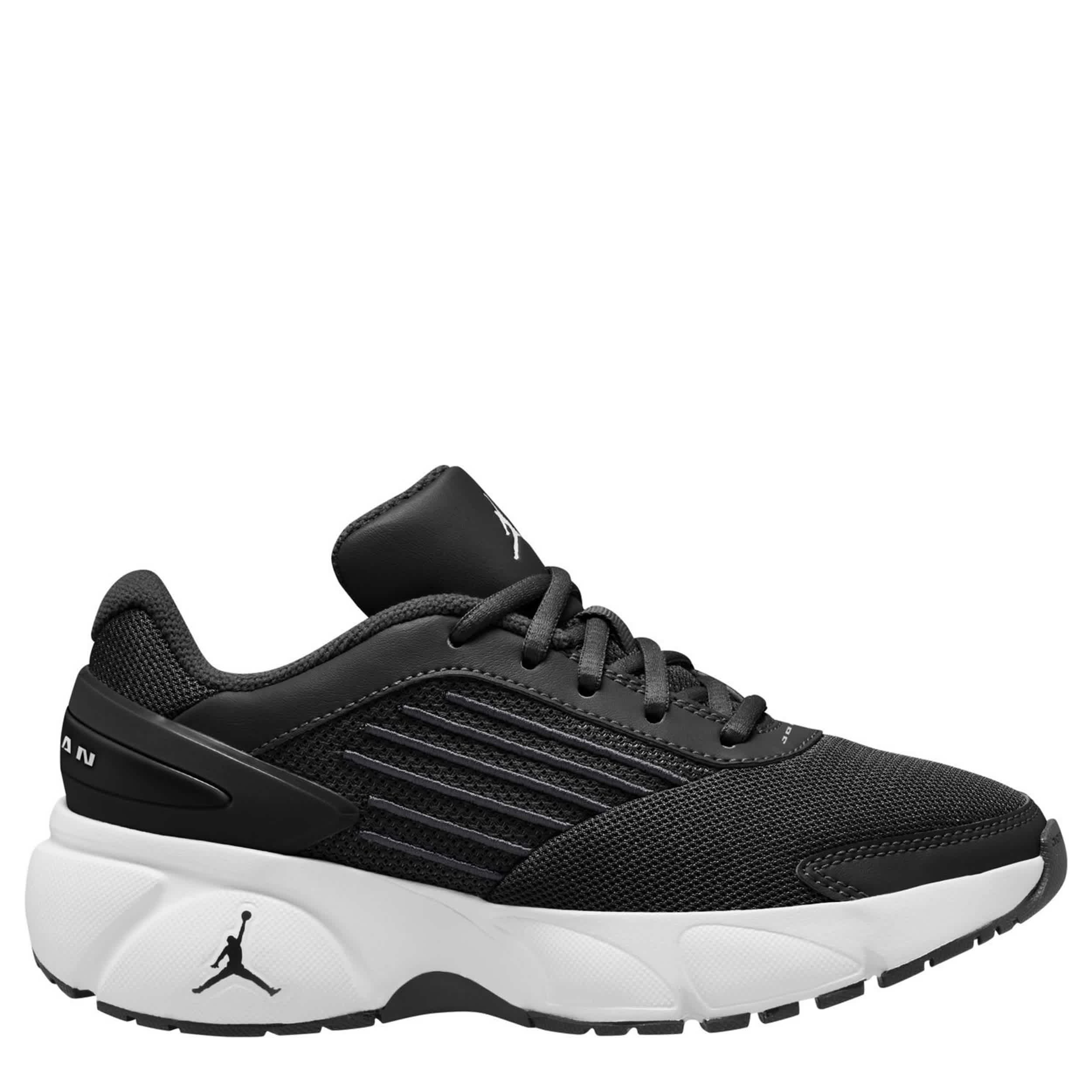 JORDAN-BOYS BIG KID JORDAN TRUNNER FLOW SNEAKER-BLACK & WHITE