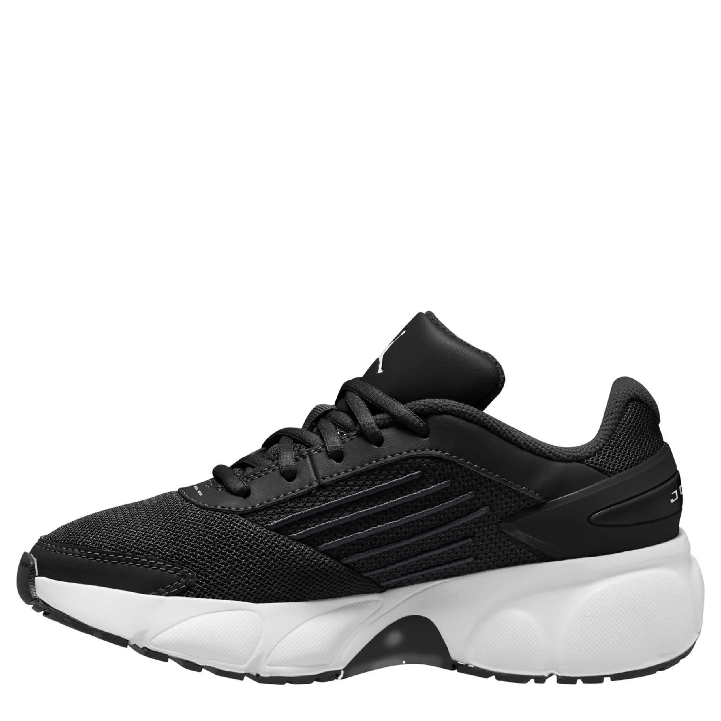 JORDAN-BOYS BIG KID JORDAN TRUNNER FLOW SNEAKER-BLACK & WHITE