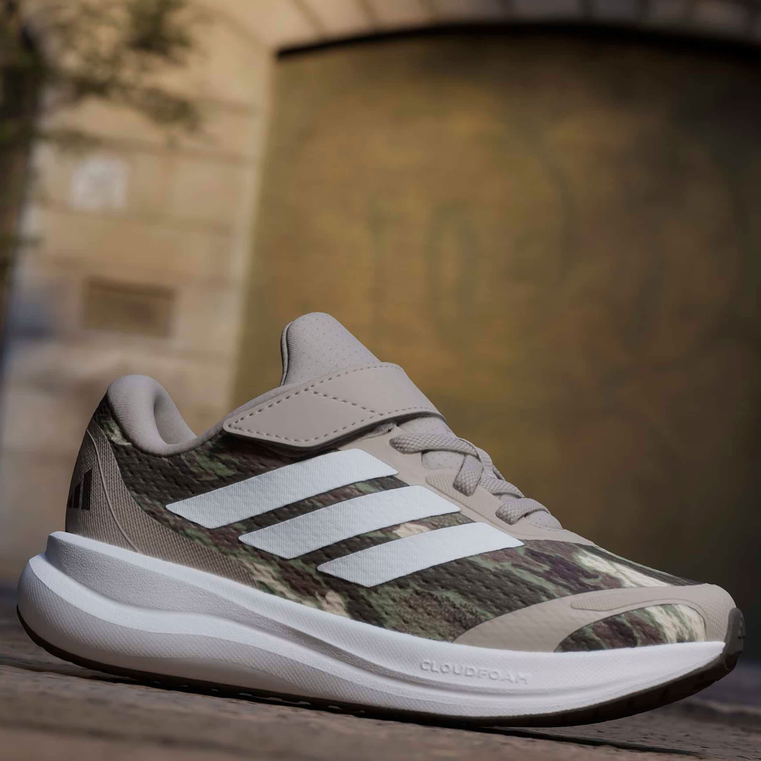 ADIDAS-BOYS LITTLE KID RUNFALCON 6 SNEAKER-BROWN & WHITE