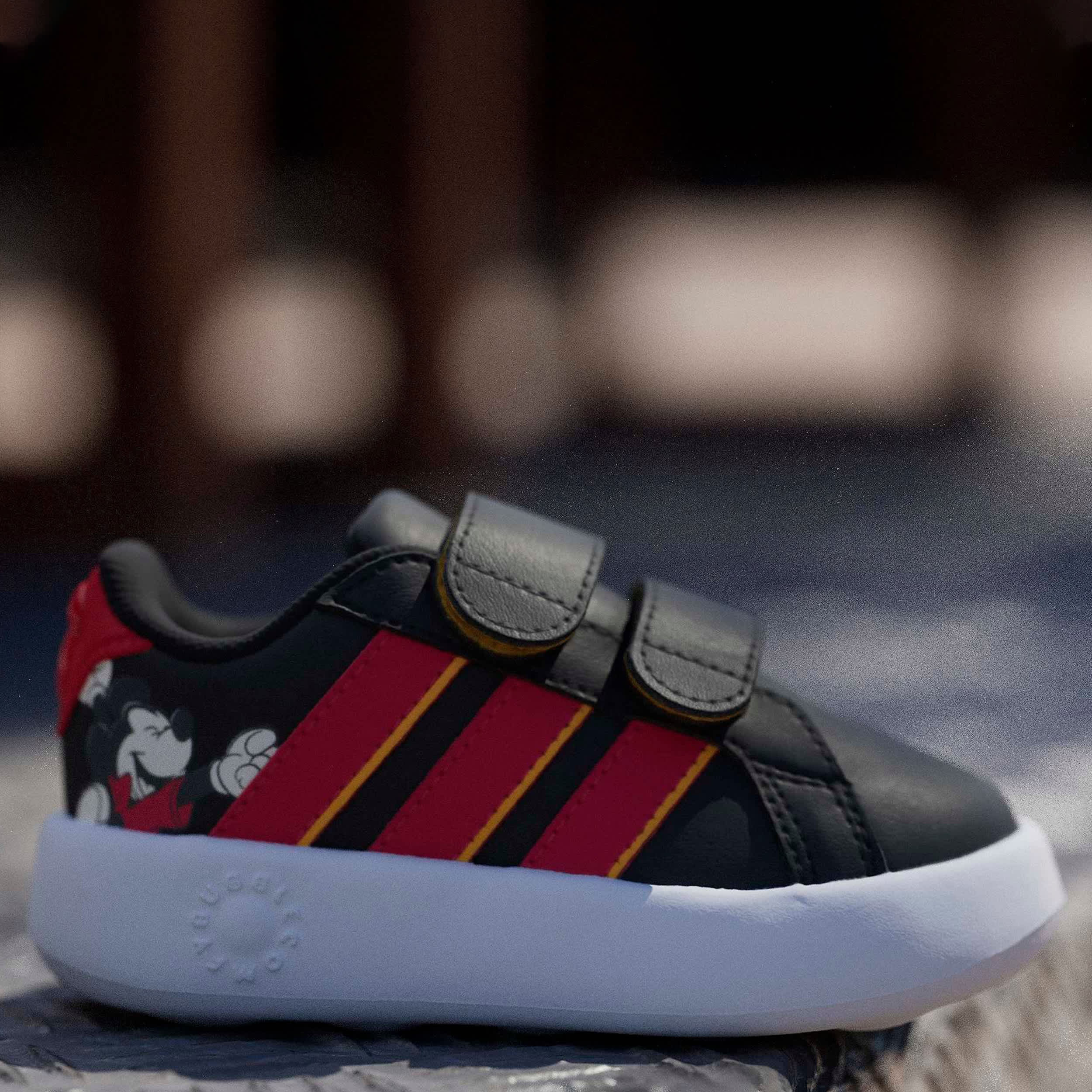 ADIDAS-BOYS TODDLER GRAND COURT SNEAKER-BLACK & RED
