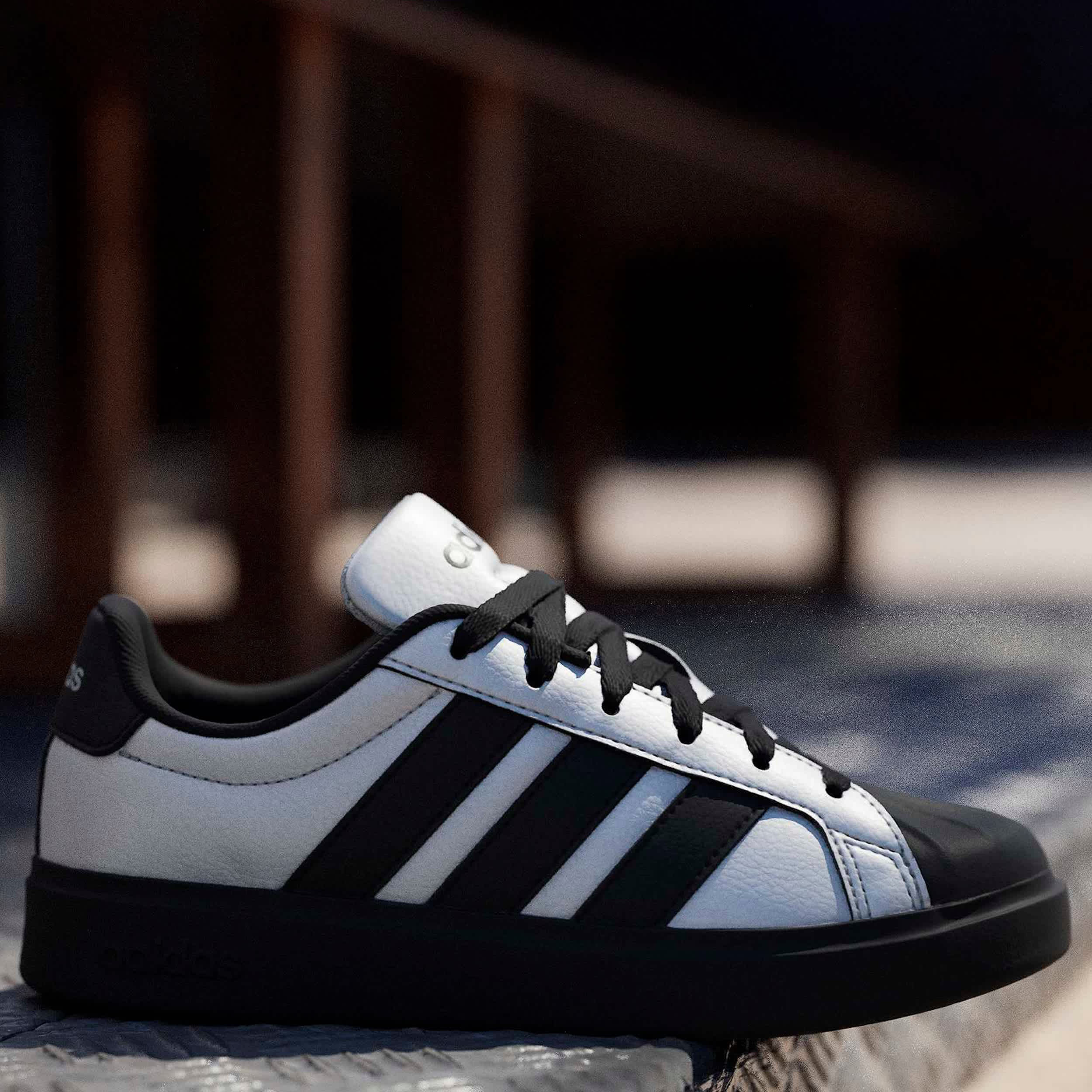 ADIDAS-BOYS BIG KID STREETTALK SNEAKER-SILVER & BLACK
