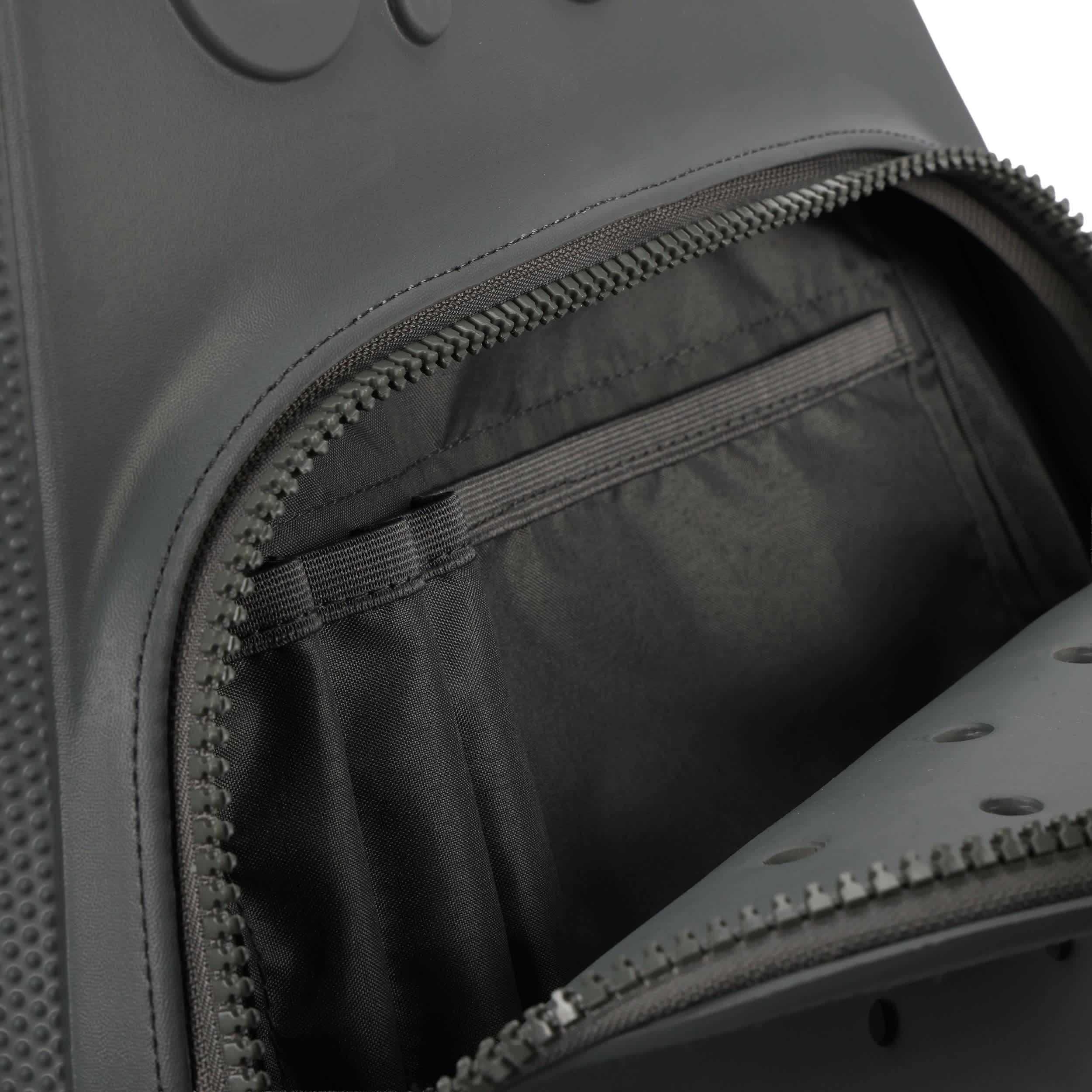 CROCS-UNISEX CLASSIC BACKPACK-GREY & 