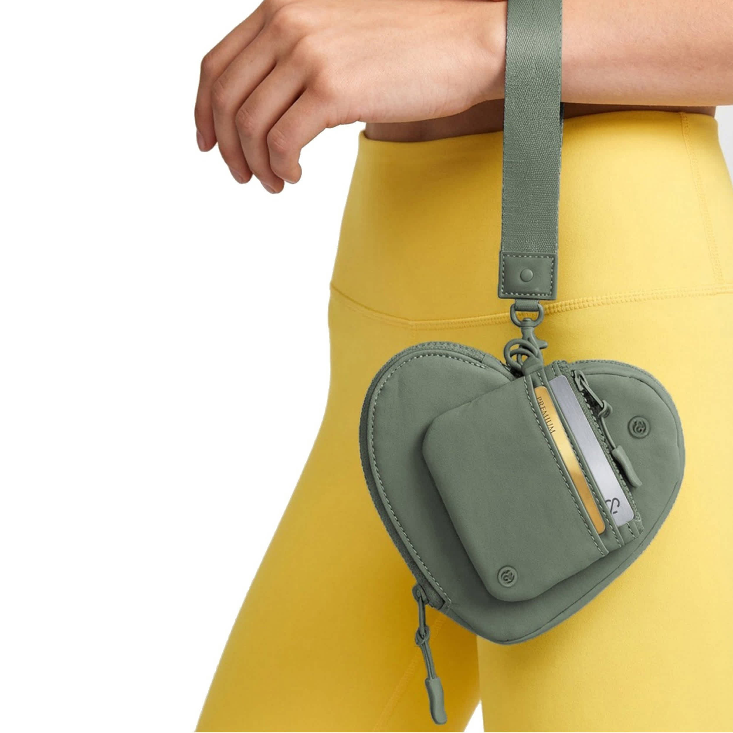 JOAN & DAVID-WOMENS HEART WRISTLET POUCH-GREEN & 