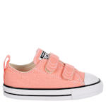 GIRLS INFANT CHUCK TAYLOR ALL STAR 2V SNEAKER - CORAL