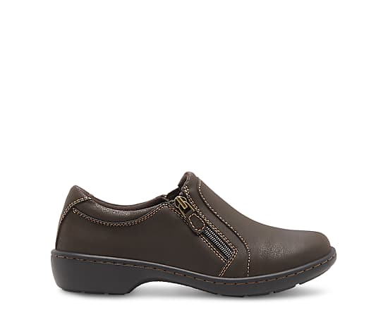 Eastland Vicky Womens Round Closed Toe Slip-On Shoe, 7 Medium, Brown