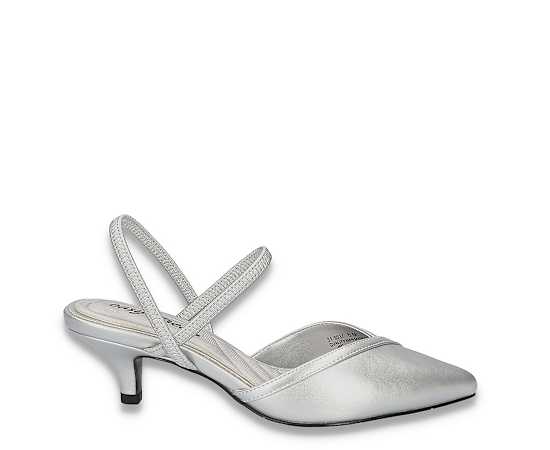 Easy Street Unna Womens Pointed Closed Toe Kitten Heel Pumps, 7 1/2 Wide, Silver