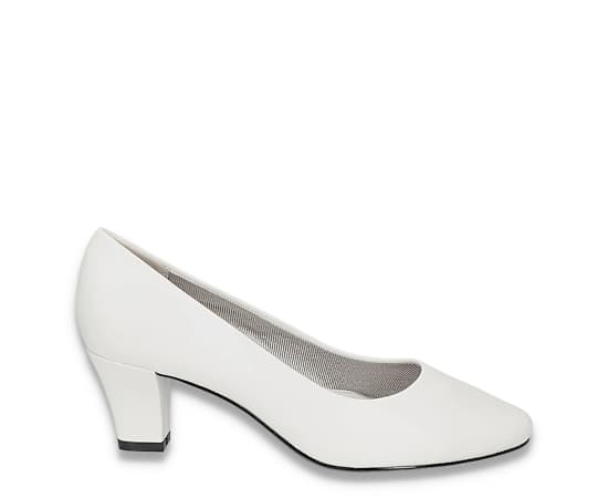 Womens Easy Street Ballari Round Toe Pumps