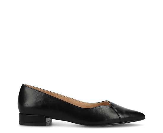Journee Collection Carmin Womens Pointed Closed Toe Ballet Flats, 8 Wide, Black