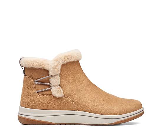 CLARKS-WOMENS BREEZE FUR SNEAKER