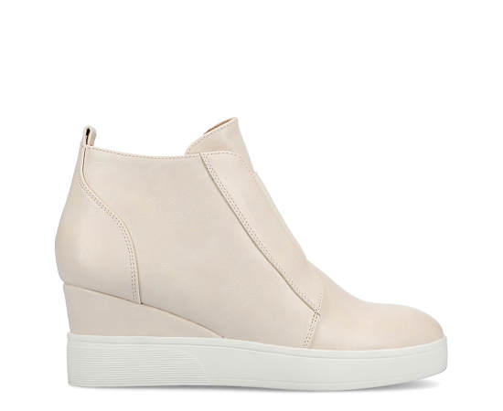 Journee Collection Womens Clara Wedge Sneaker, 9 Medium, Beige