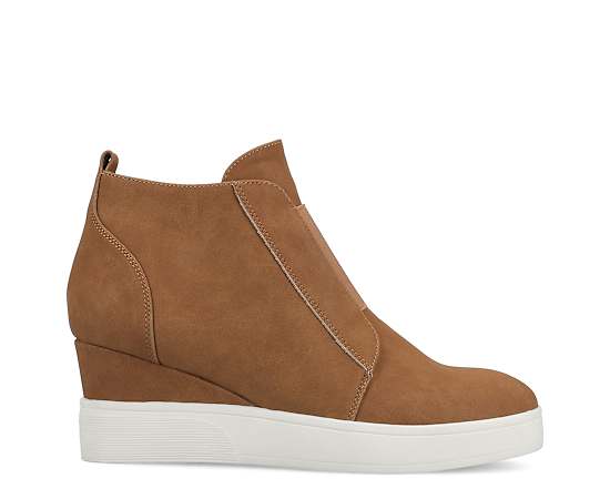 Journee Collection Womens Clara Wedge Sneaker, 7 Medium, Brown