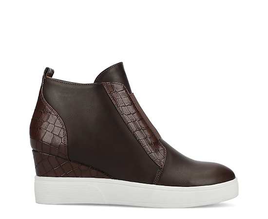 Journee Collection Womens Clara Wedge Sneaker, 8 Medium, Brown
