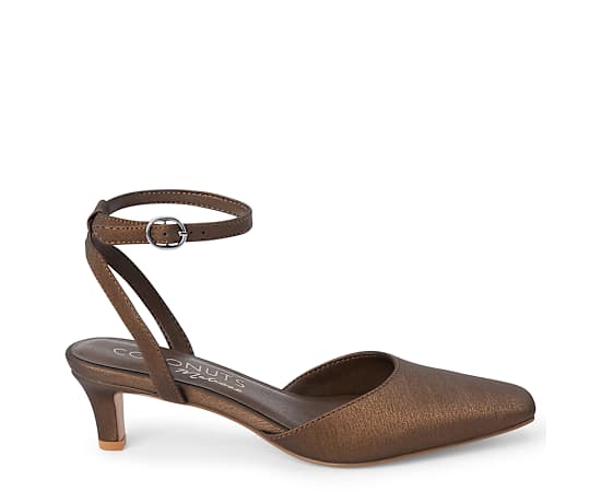 COCONUTS BY Matisse Finn Womens Pointed Closed Toe Kitten Heel Pumps, 7 Medium, Brown