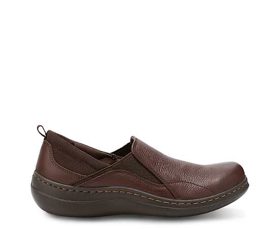 Eastland Wren Womens Round Closed Toe Slip-On Shoe, 7 Medium, Brown