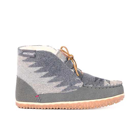 Minnetonka Moccasin Torrey Pile-Lined Slippers for Ladies - Grey