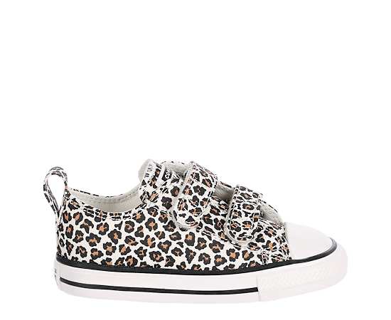 GIRLS INFANT CHUCK TAYLOR ALL STAR 2V SNEAKER