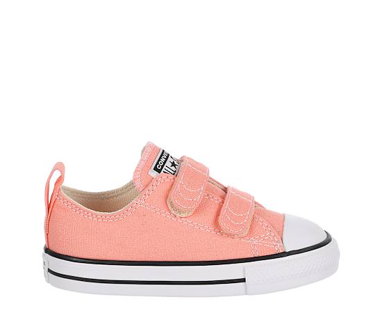 GIRLS INFANT CHUCK TAYLOR ALL STAR 2V SNEAKER
